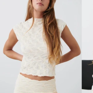 Veckad top - Veckad topp från Gina, använd 1 gång så i toppen skick🤍🤍 