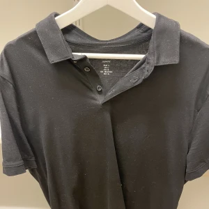 H&M piké - Bortse från dammet. Hel och ren Skönare finare material 