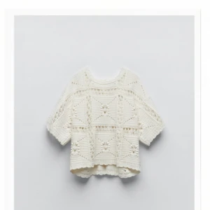 Stickad tröja  - Jättefin stickad tröja öppen rygg, i jätte bra skick💗