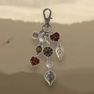 Handmade keychain med tjeckiska glaspärlor och recycled sötvattenpärlor🍪🍂 frakt 15kr🍁🫶