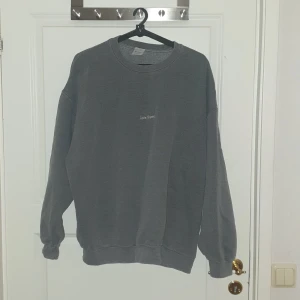 Iets Frans tröja - Köpt för ett par år sen - ganska använd men inga defekter