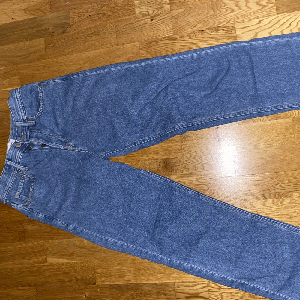 Ett par baggy Jack & Jones jeans!! Kommer aldrig till användning för min del. Skick 9/10. Skriv om ni har några frågor!!. Jeans & Byxor.