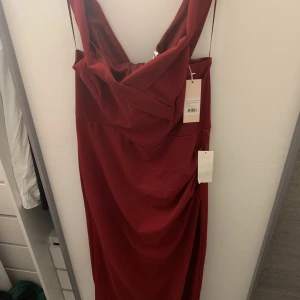 fin klänning  - helt ny klänning köpte fel storlek 