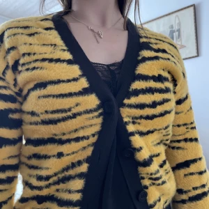 Calvin Klein kofta  - Mjuk och gosig kofta 