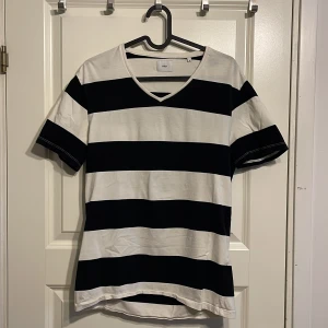 Bläck t-shirt - Bläck t-shirt | Storlek M | Skick 8/10 | Knappt använd | Pris kan alltid diskuteras | 
