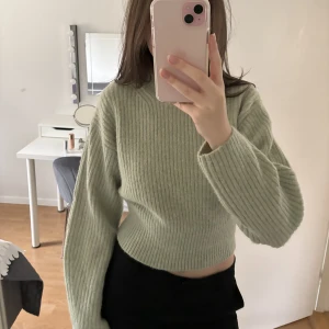 Tröja från weekday!💓 - Tröjan är nästan helt oanvänd! Pris från 100 kr, hör av er vid frågor!💘