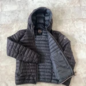 Dunjacka - Dunjacka från Colmar i fint skick  Svart/kakao