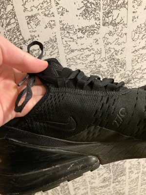 Nike 270  - Använda ett par gånger  Passar inte mig 