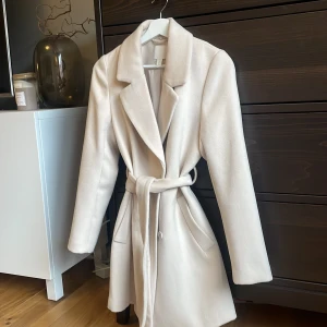 Kappa - Jättefin oanvänd kappa från HM🤍