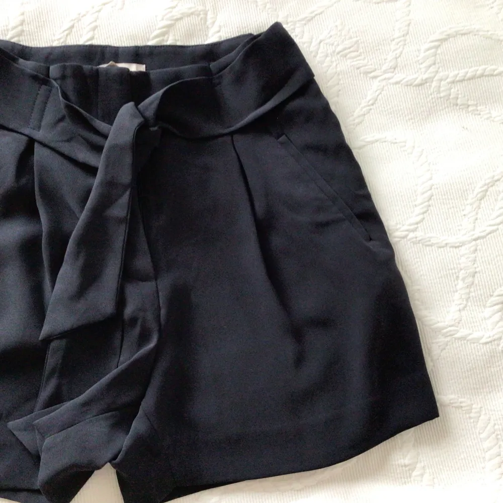 Supeeerfina shorts från H&M! 😻💘 Aldrig använda, inga defekter💞💐 Storlek 38🫶🏼🫶🏼🫶🏼. Shorts.