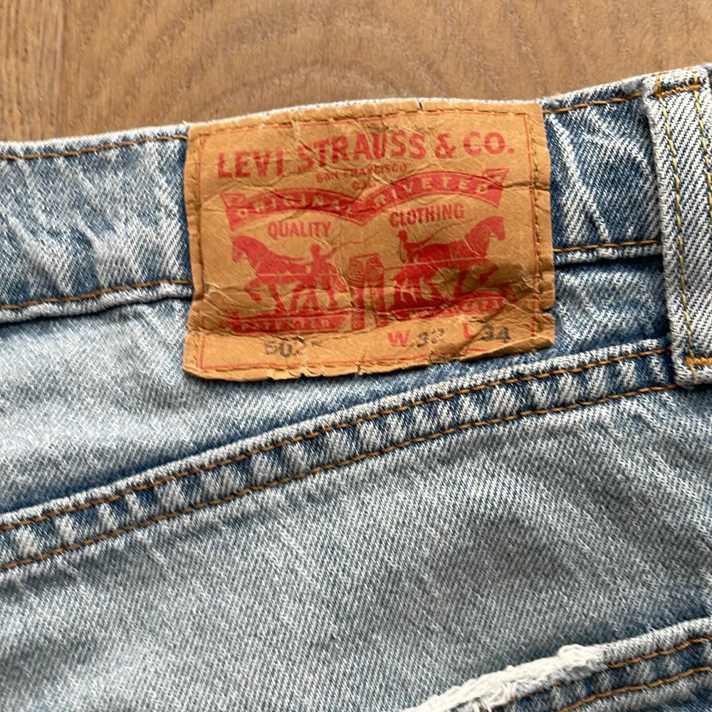 Kortklippta Levis , 32/ 502. Jeans & Byxor.