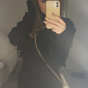 Stickad tröja - Supersöt stickad tröja ifrån zara! Använd ca 4 gånger, säljer då den ej kommer till användning 🫶 DM vid frågor!