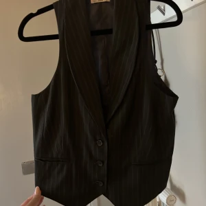 Retro väst - Retro väst, svart och vit. Knappt använd, strl S/M 