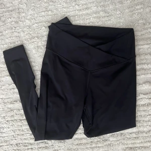 Träningstights  - Träningstights med omlott midja