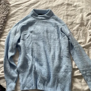 Stickad tröja - Ljusblå fin stickad tröja från Lager 157. Helt ny och kommer ej till användning. 75kr + frakt🤩