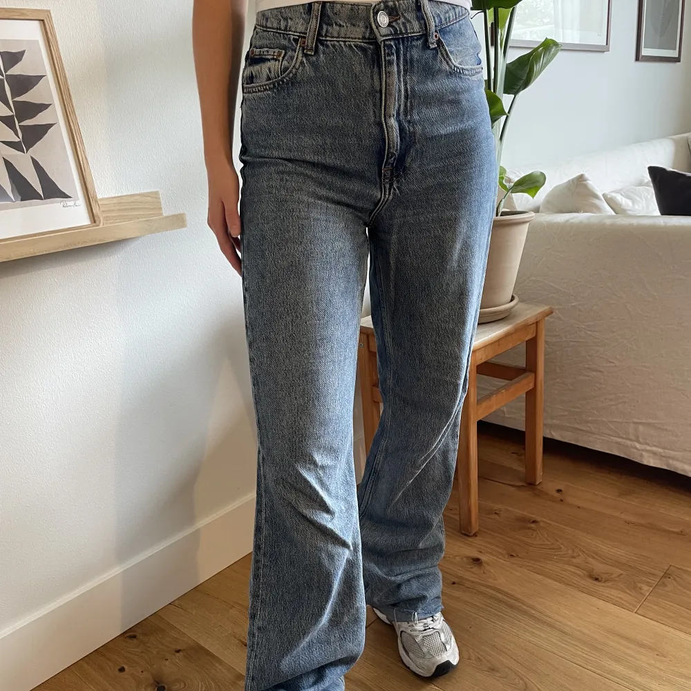 Jeans från zara storlek small. Jeans & Byxor.