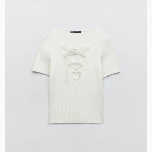 Zara tröja  - Jätte fin tröja från zara som har knytning mellan bröstet