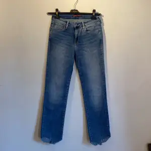 Ett par limited edition jeans från ”Pepe Jeans”  i storlek W28/I28. Knappt använda och i mycket bra skick.