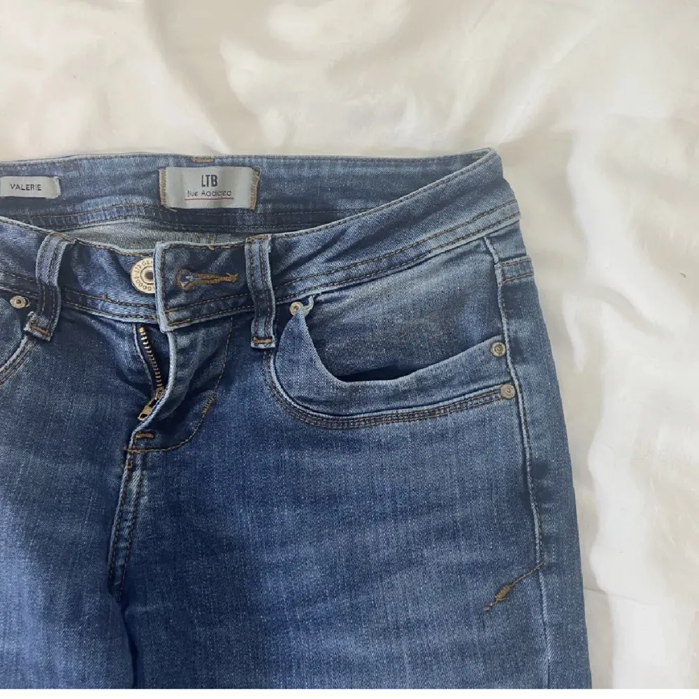 Hej! säljer mina Ltb jeans då dom är lite korta för mig och kommer inte till användning. Dom är i super bra skick! Inga defekter... Jeans & Byxor.