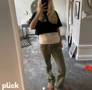 Hm jeans 😘 - Söker dessa jeans från strl 34-36 möjligtvis 38 spelar ingen roll vilken färg om ni har skriv till mig gärna skulle kunna byta har saker som jag it har lagt ut säg lite vad ni söker❤️