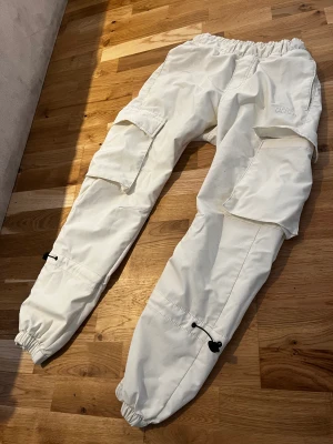 Boohoo Cargos - Barely Used Great condition  Size medium but fits size small aswell