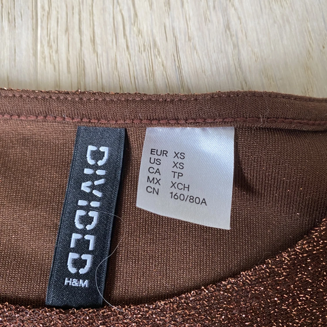 Brun glittrig klänning  - 90