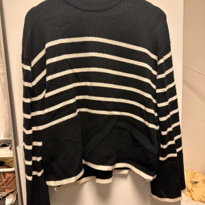 Tröja - Tröja från Gina tricot! ALDRIG använd och säljer på grund av att den var stor i storleken! 
