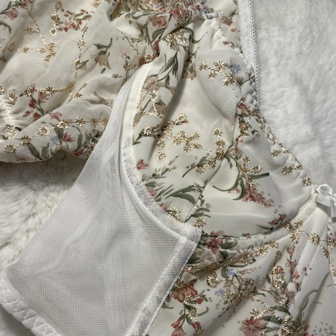 Vit och blommig fin korsettröja med broderade detaljer - 91