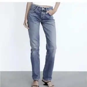 Säljer mina älskade zara jeans pga av de är försmå, strl 38!! Dom är i bra skick 