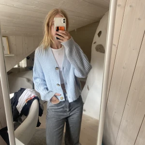 Blå kofta - Blå kofta med knappar. Paketpris vid köp av flera saker från mig 💗