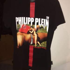 Säljer Philip plein tröja köpt på Farfetch Skriv för mer bilder, priset kan diskuteras.
