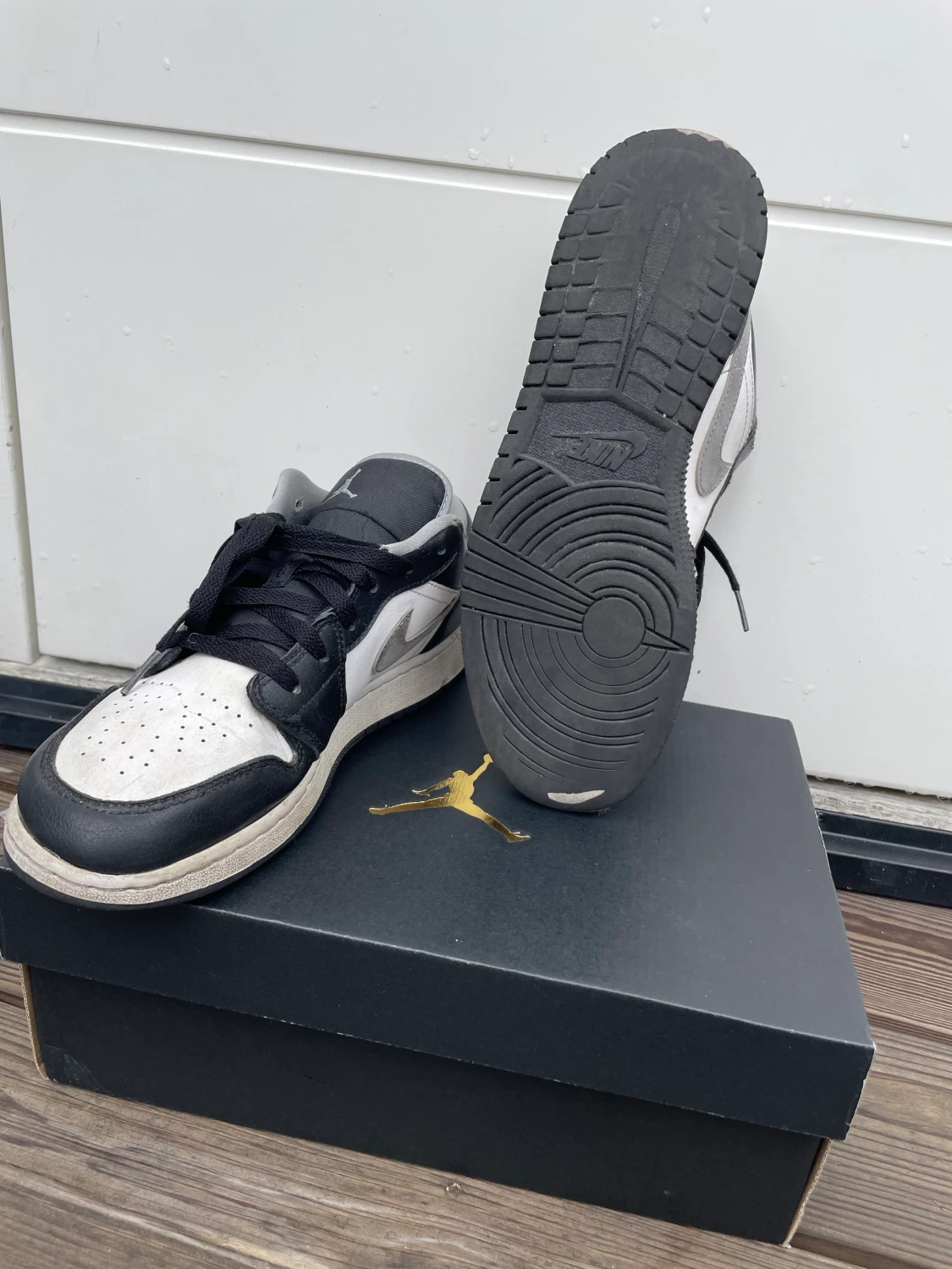 Jordan 1 Black Mediun Gray Low  - 90