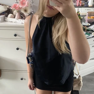 Topp - Snygg topp från bikbok som aldrig är använd 