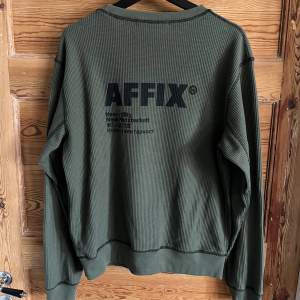 Sweater från AFFXWRKS, köpt på Très Bien. Säljs inte längre men retail låg på ~175$. Sparsamt använd, inga synliga skador. Tveka inte att DMa!