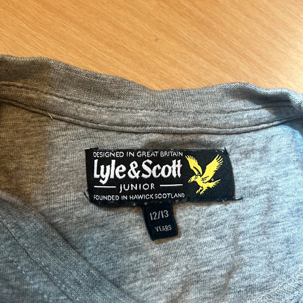 En grå Lyle&Scott T-shirt 💕 Är som Xs/s i storleken . T-shirts.
