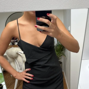 Svart klänning - Svart vacker klänning från Zara! I princip oanvänd❤️