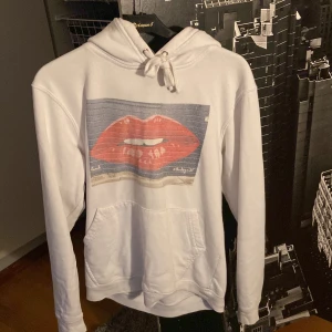 The cool elephant hoodie - Fin hoodie med tryck i bra skick men lite urtvättad 💞