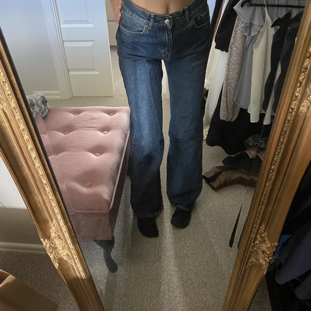 Ett par wide leg jeans från junkyard. Användna endast 1 gång. Ordinarie pris: 499kr. Säljer dem eftersom de är för stora för mig som brukar ha 24. Bara att skicka för fler bilder. Pris kan diskuteras.. Jeans & Byxor.