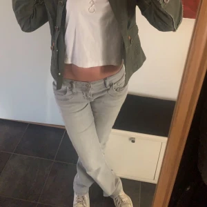 Ltb jeans  - INTRESSEKOLL! På mina grå ltb jeans i storlek 27/32. Skriv vad ni skulle kunna köpa de för! Använd ej köp nu!🙏💕