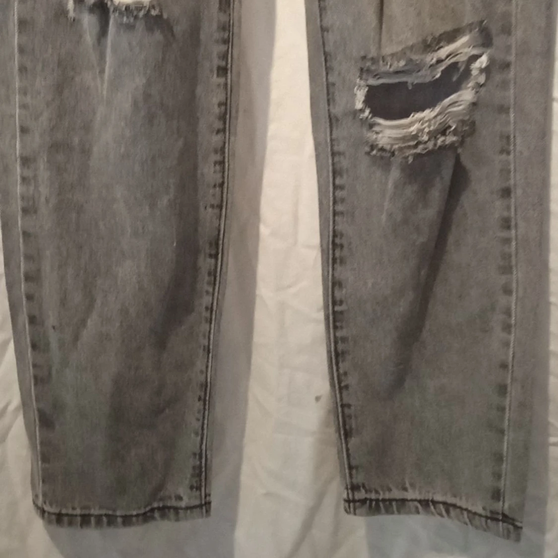 Högmidiade byxor i färgen grå!🤍 - 90