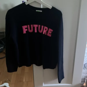 Stickad tröja - Stickad tröja i 100% Kashmir från from future. Använd få ggr.