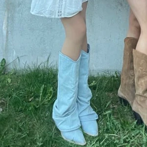 Cowboyboots  - Såå snygga cowboyboots från bershka, använda en gång 