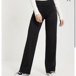 Byxor från Nelly - Byxor från Nelly, endast använda 1 gång. Nypris 499kr