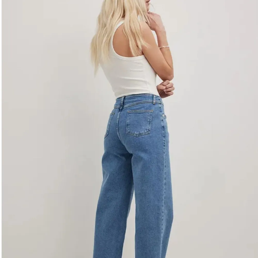 Säljer ett par snygga jeans från na-kd. Stretchiga med rak passform. Storlek: 38. Aldrig använda. Originalpris: 549 kr  Nyttpris: 120 kr.. Jeans & Byxor.