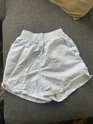 Djerf Avenue  - Säljer mina shorts ifrån Djerf Avenue, dom är bara använda en gång och är i bra skick 