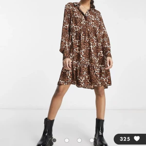 Oanvänd klänning - M - Jättefin klänning med etiketter kvar 