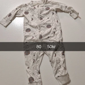 Pyjamas - Säljes i befintligt skick Köpare står för frakt Storlek och pris står på bilderna