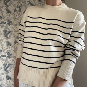 Tröja från Zara - Finstickad tröja från Zara. Storlek Medium.