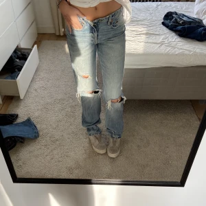 Lågmidjade zara jeans - Skit snygga lågmidjade jeans från zara!