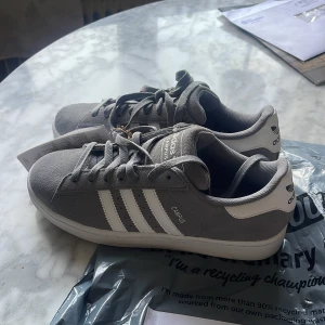 Adidas campus 2 original  - Intressekoll på mina oanvända adidas campus 2. Säljer pga att de tyvärr är för små för mig.